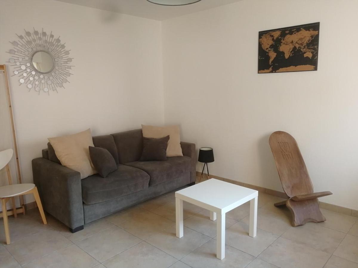 Studio Climatise Dans Residence Avec Piscine Et Tennis อิแยร์ ภายนอก รูปภาพ