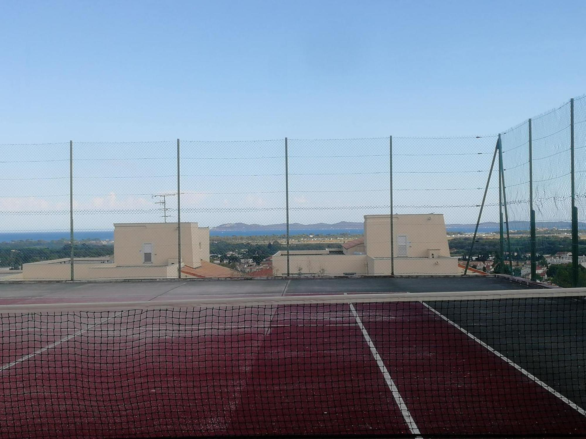 Studio Climatise Dans Residence Avec Piscine Et Tennis อิแยร์ ภายนอก รูปภาพ