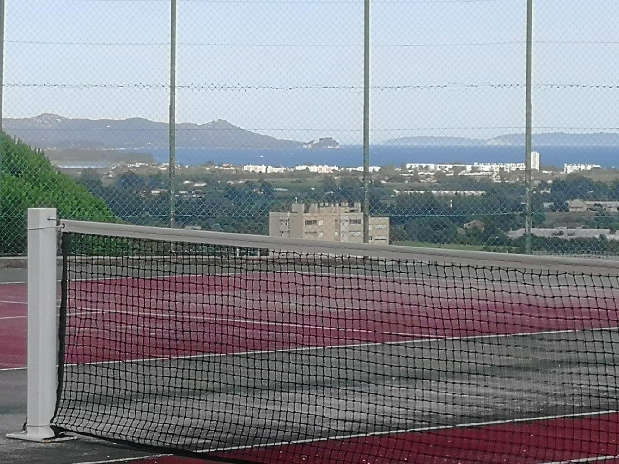 Studio Climatise Dans Residence Avec Piscine Et Tennis อิแยร์ ภายนอก รูปภาพ
